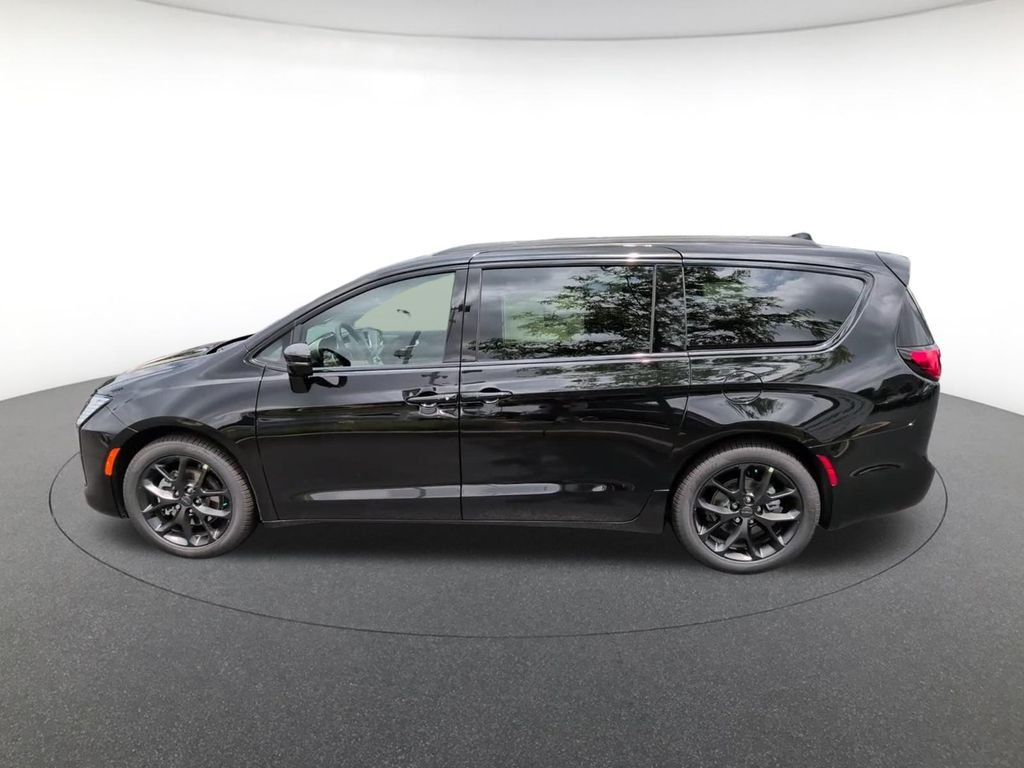 New 2027 Diamond Black Chrysler Limited image 13
