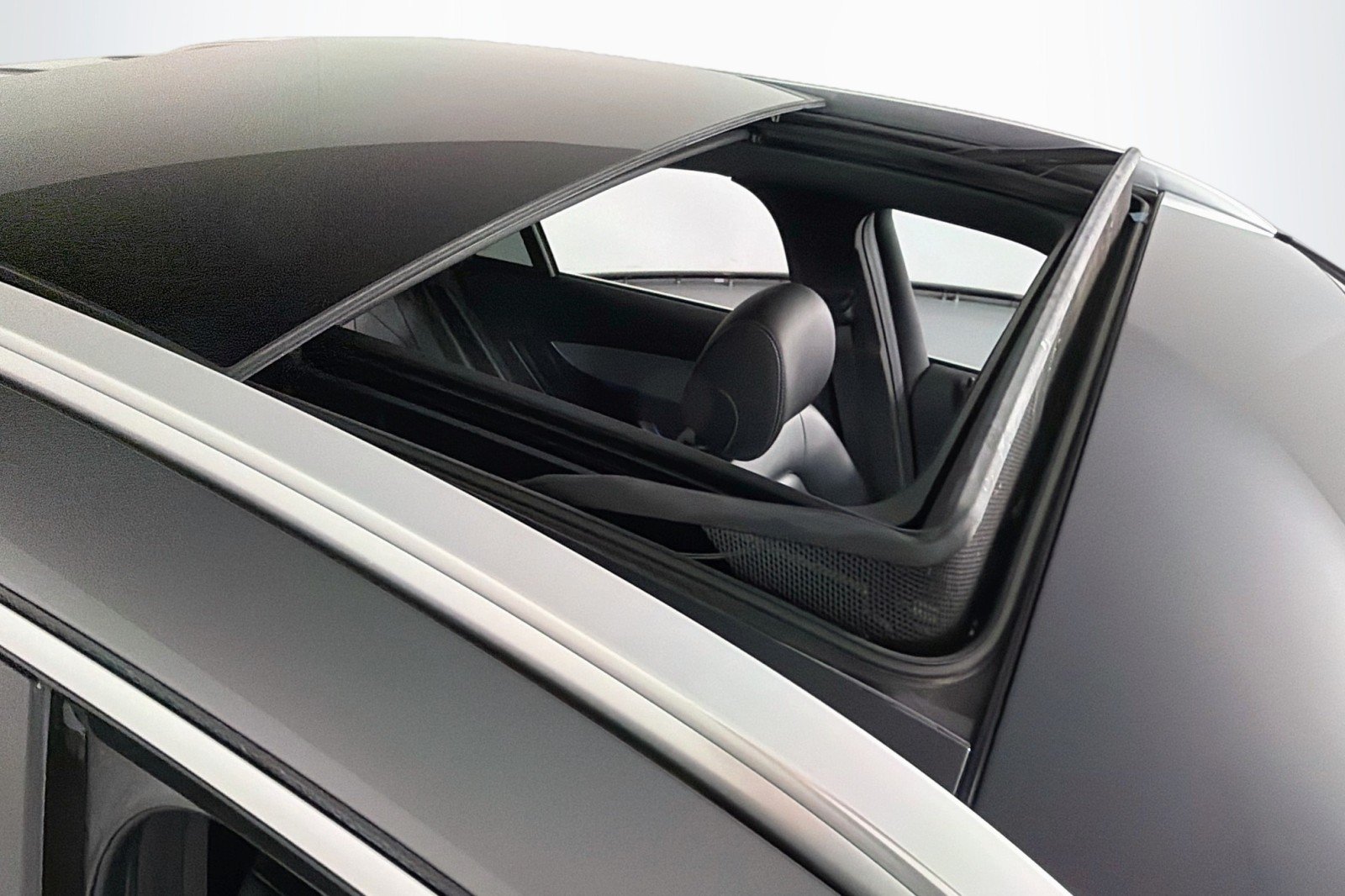 Used 2022 Selenite Grey Metallic Mercedes-Benz GLC 300 image 21