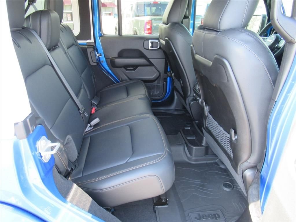 New 2026 Hydro Blue Pearl-Coat Exterior Paint Jeep Sahara image 29