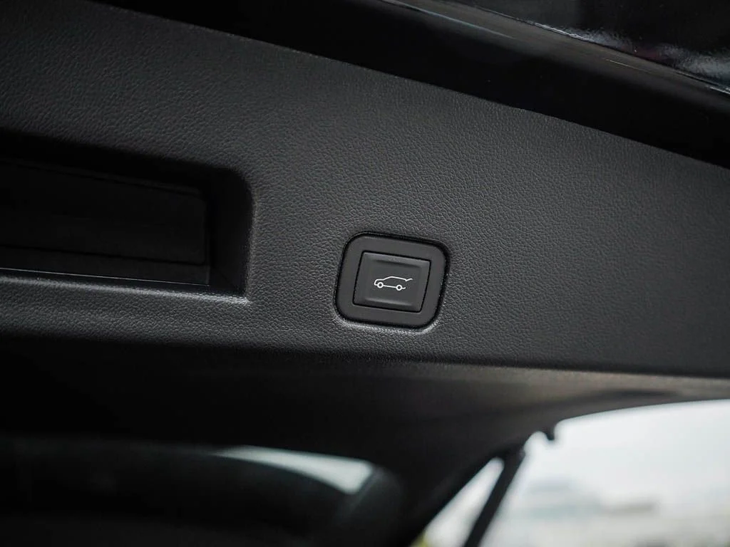 2026 GMC Acadia Denali Ultimate - Photo 9