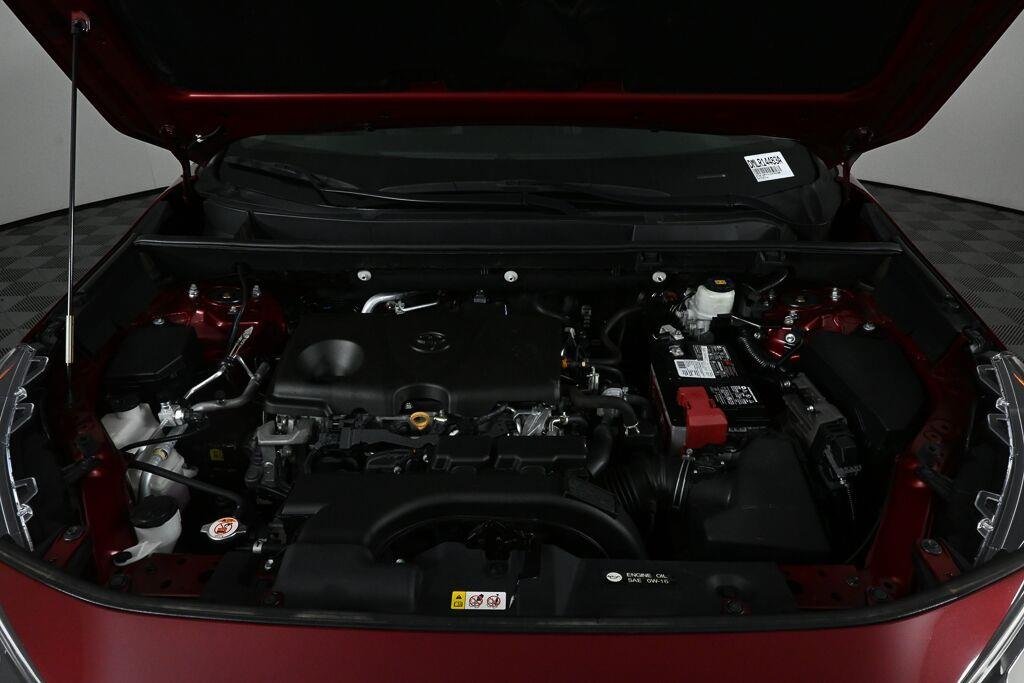 Used 2020 Ruby Flare Pearl TOYOTA XLE Premium image 32