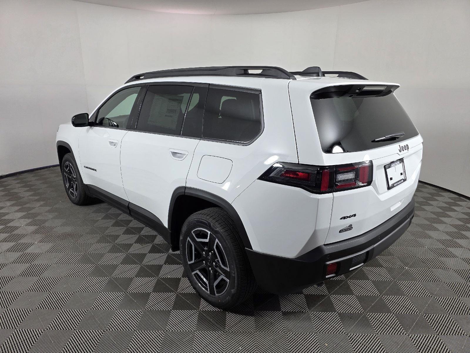New 2026 Bright White Clear-Coat Exterior Paint Jeep Limited image 3