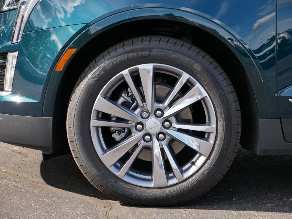 Used 2025 Green Cadillac Premium Luxury image 8