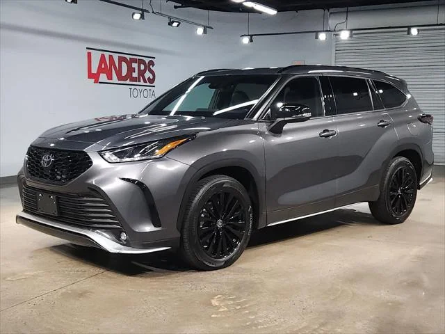 Certified Used 2025 MAGNETIC GRAY MET. Toyota  image 3