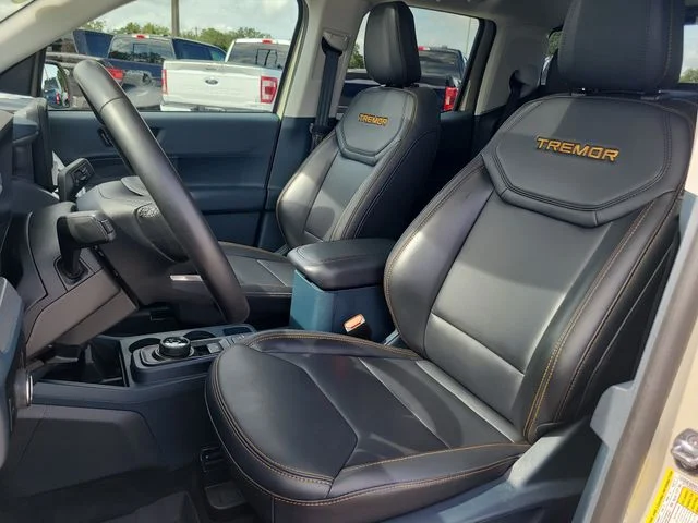Used 2024  Ford Lariat image 18