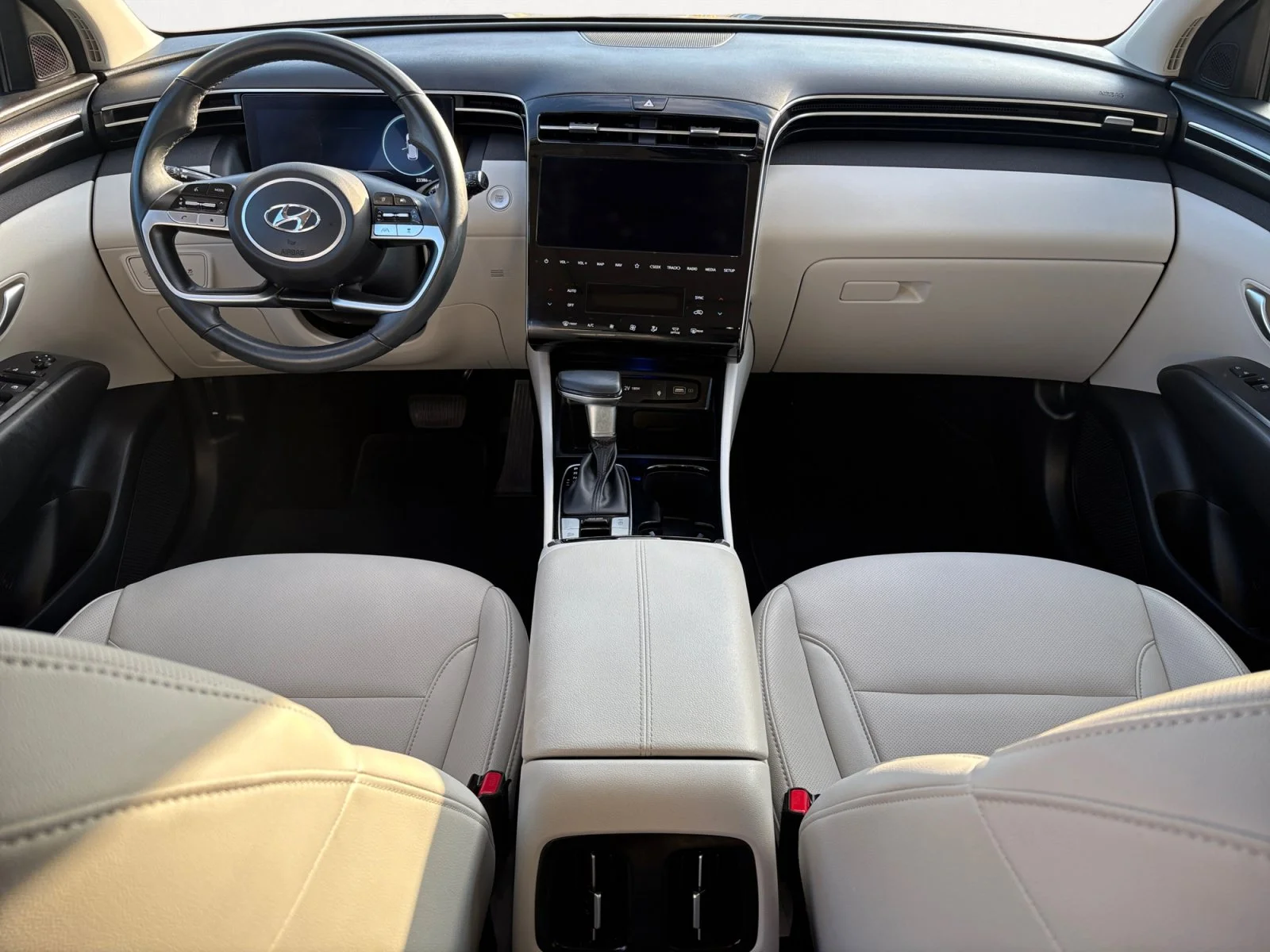Used 2024 Shimmering Silver Hyundai SEL image 4