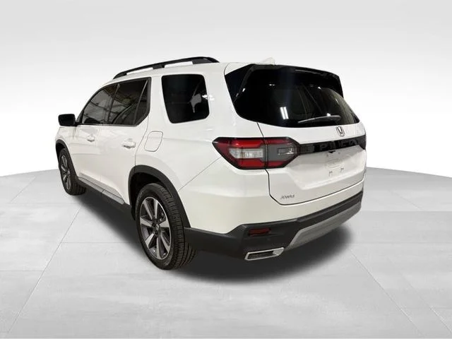 Used 2024 Platinum White Pearl Honda Touring image 4