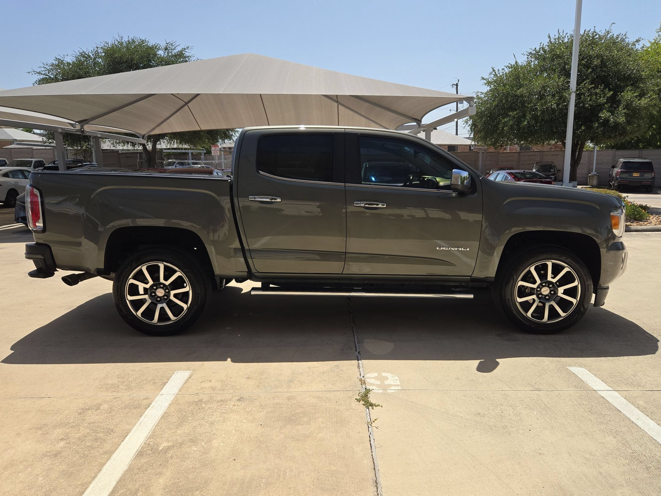Used 2018 Mineral Metallic GMC 2WD Denali image 2