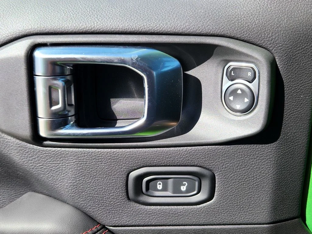 2025 Jeep Wrangler 4-Door Rubicon - Photo 20