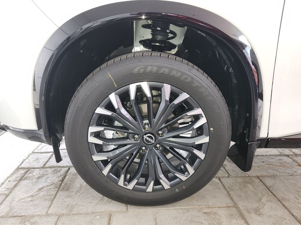 New 2026 Everest White Pearl TriCoat / Super Black Two-tone Nissan Platinum AWD image 24