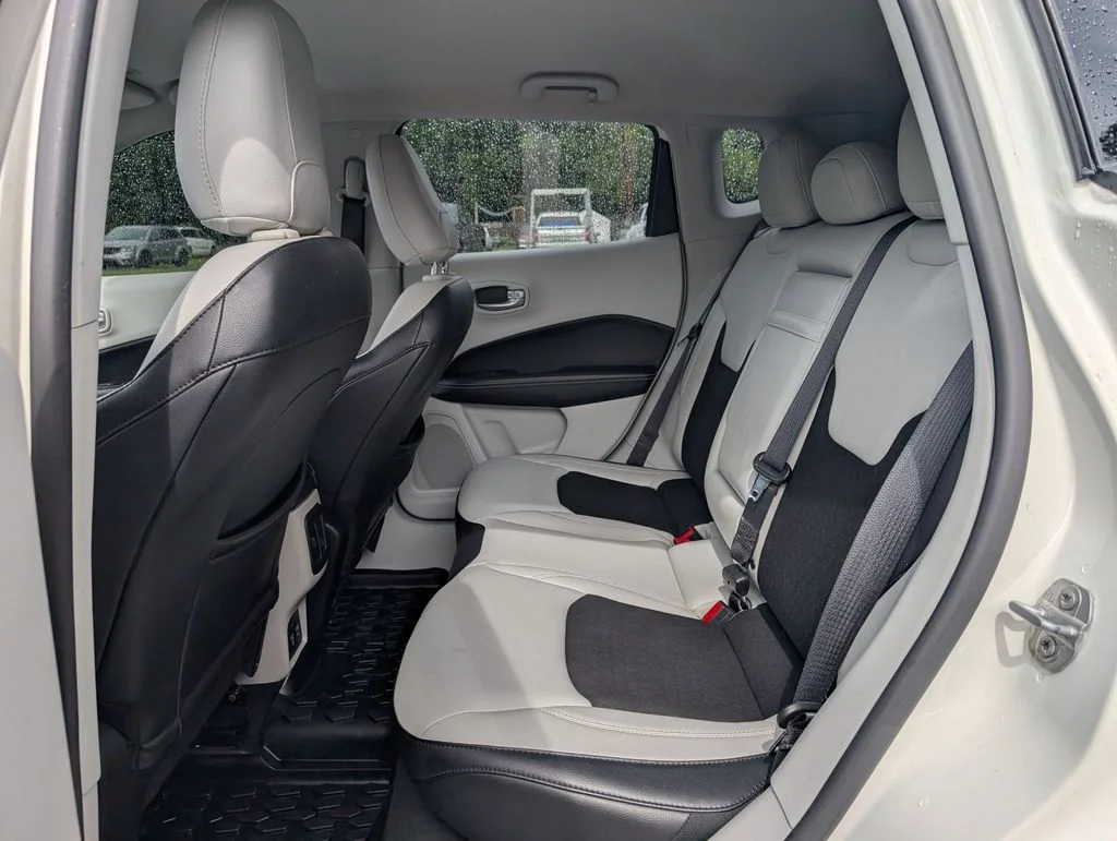 Used 2018 White Jeep Latitude image 20