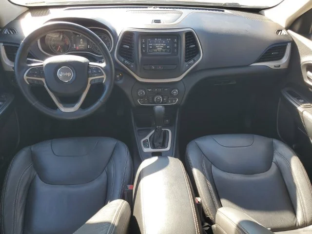 Used 2017 Granite Crystal Jeep Latitude image 29