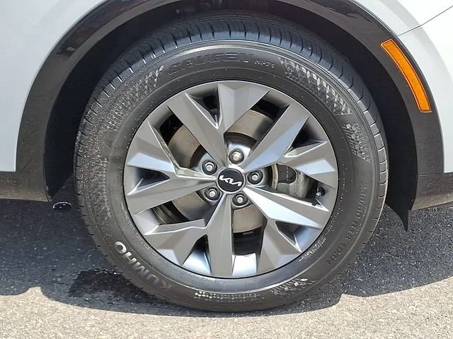 Used 2023 Gray Kia SX image 9