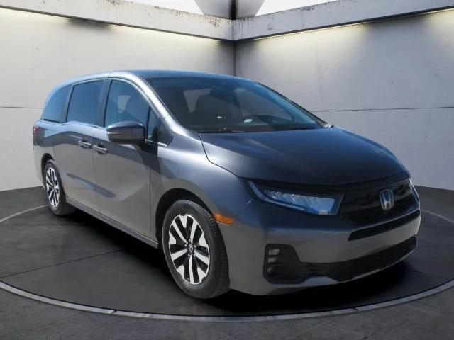 Certified Used 2025 Modern Steel Metallic Honda EX-L image 2