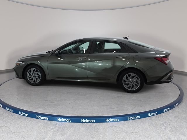 Used 2024 Gray Hyundai SEL image 9