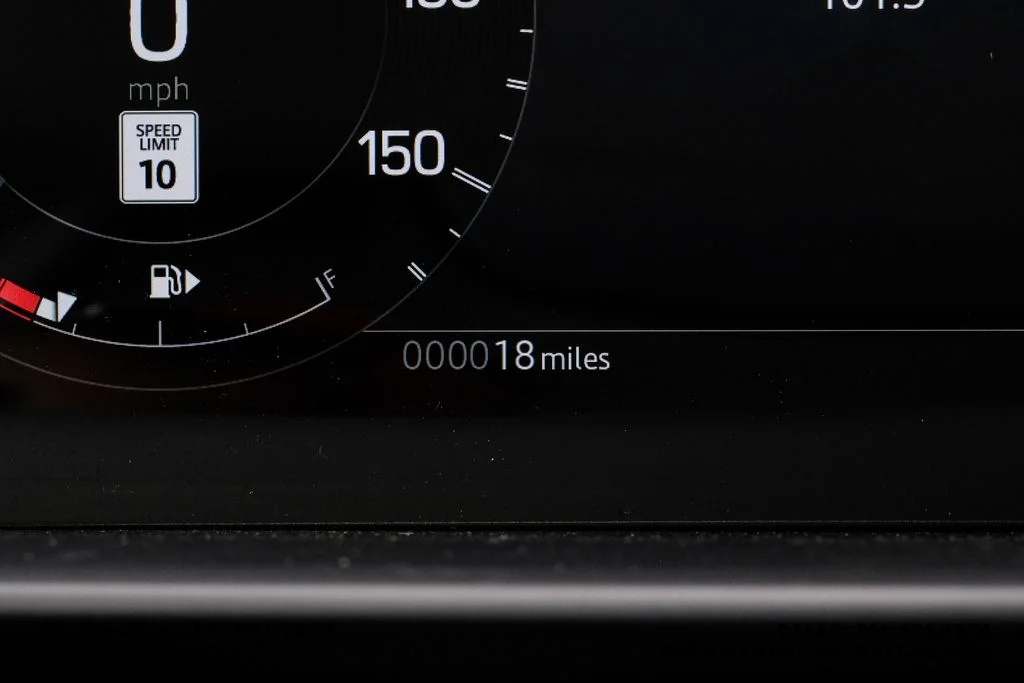 New 2026 Fuji White Land Rover Dynamic SE image 23