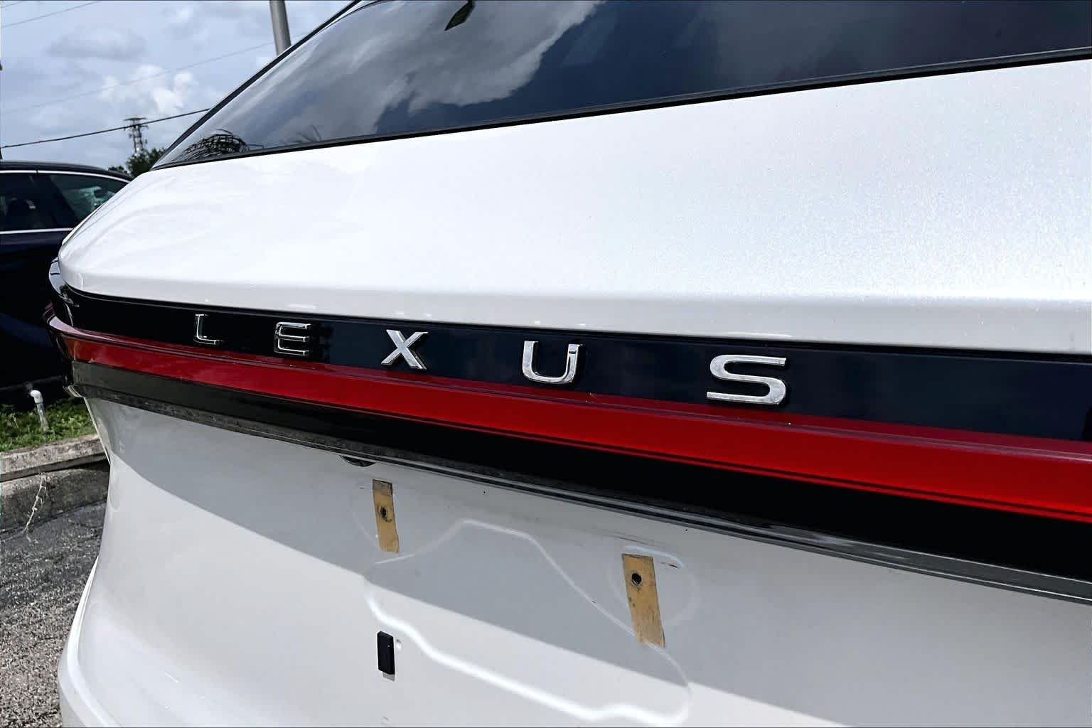 Used 2023 Eminent White Pearl Lexus Premium image 31