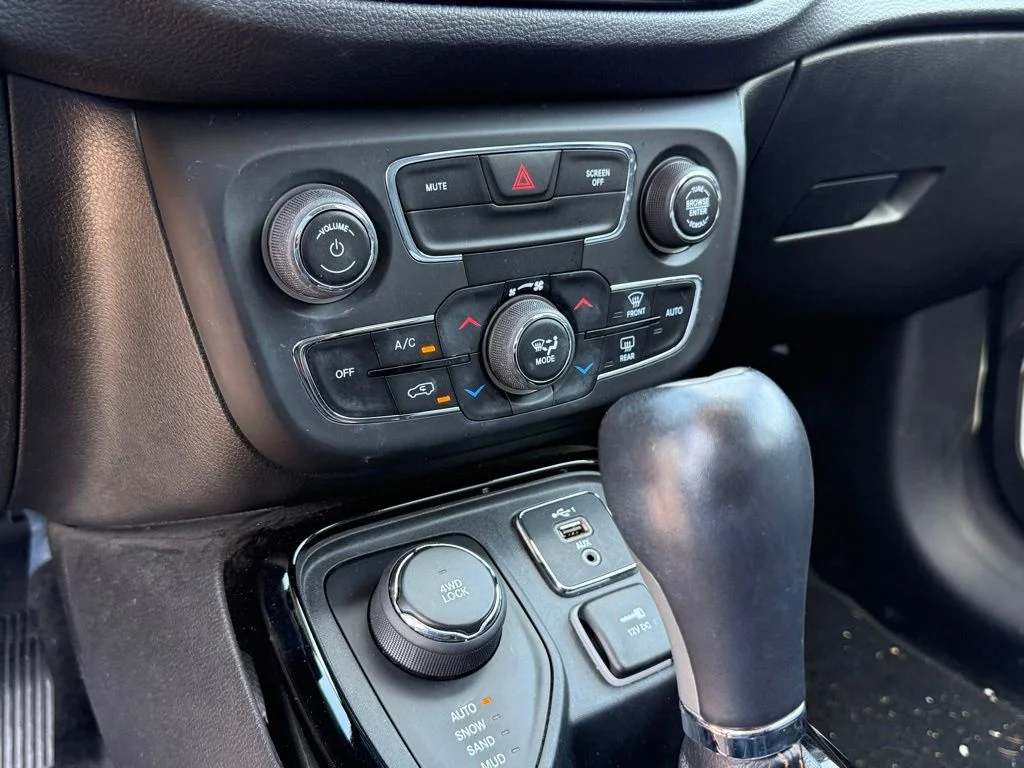Used 2019 Red Jeep Limited image 20