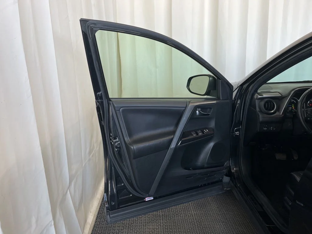 Used 2018 Black Toyota SE image 19