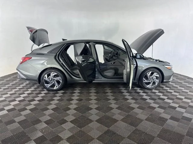 Used 2025 Gray Hyundai SEL Sport image 18