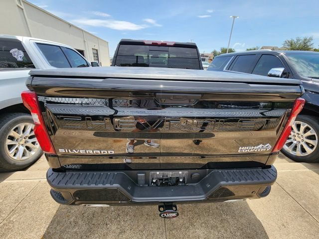 Used 2022 Black Chevrolet High Country image 5