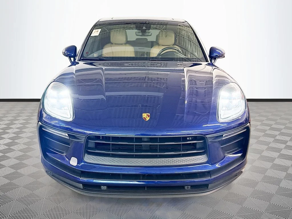 Used 2022  Porsche Base image 2