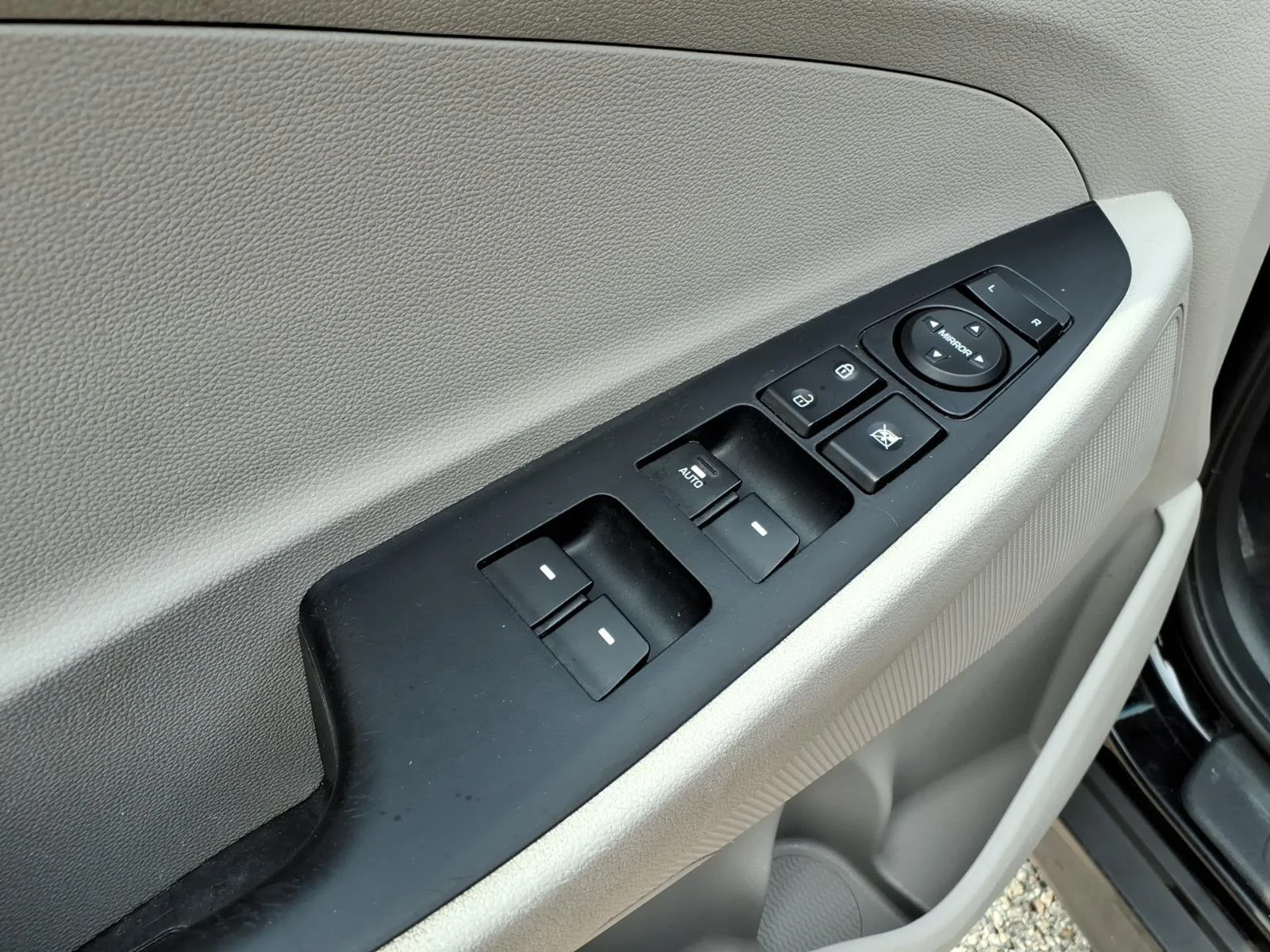 Used 2020 Black Noir Pearl Hyundai Value image 24