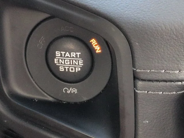 Certified Used 2024  Jeep Sahara image 25