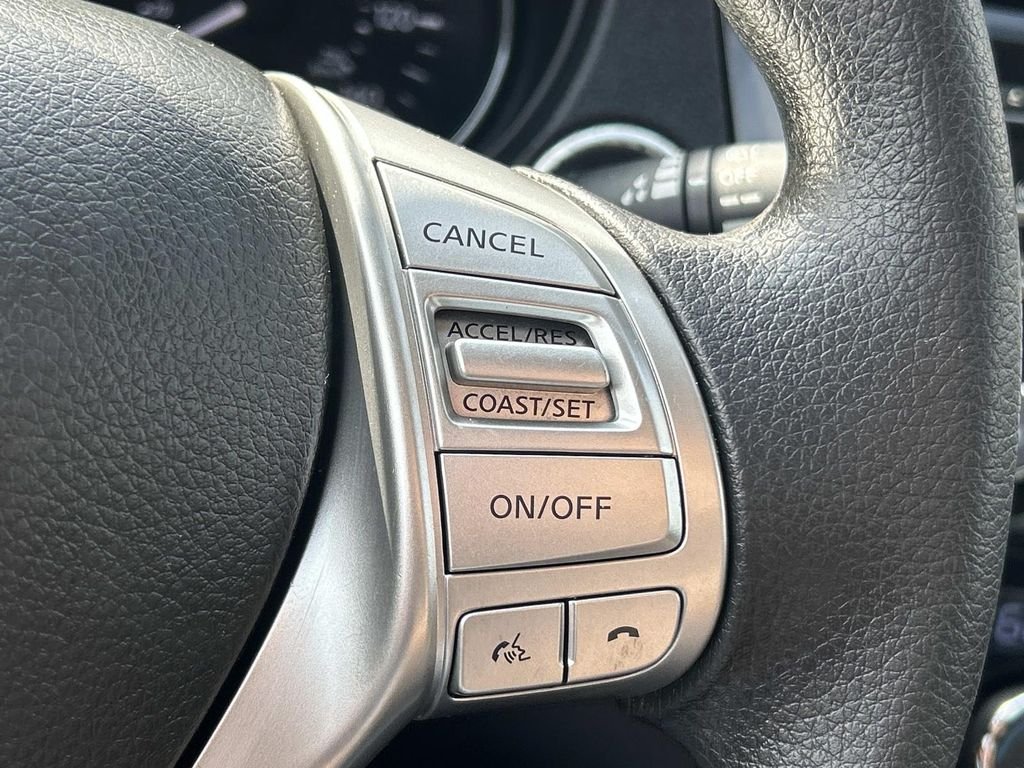 Used 2015 Silver Nissan SV image 22