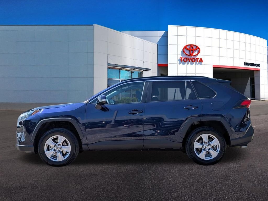 Used 2025  Toyota XLE image 13