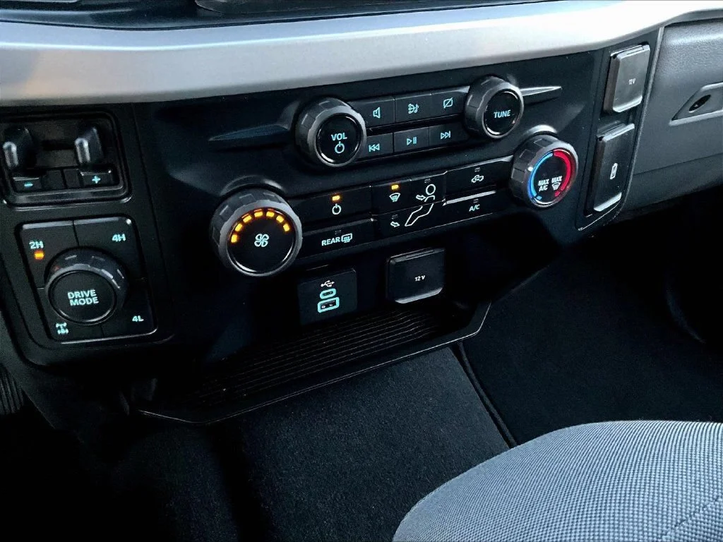 Used 2024 Oxford White Ford XL image 19
