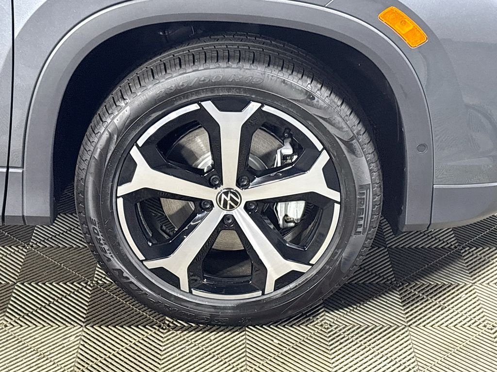 New 2026 Platinum Gray Metallic Volkswagen 2.0T SE image 23