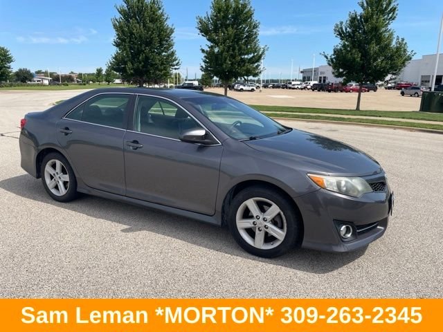 Used 2014 Gray Toyota SE image 1