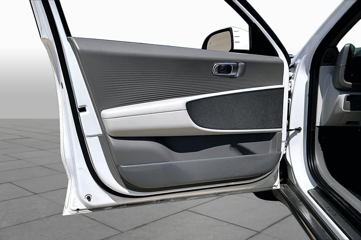 Used 2025 Serenity White Hyundai SEL image 22