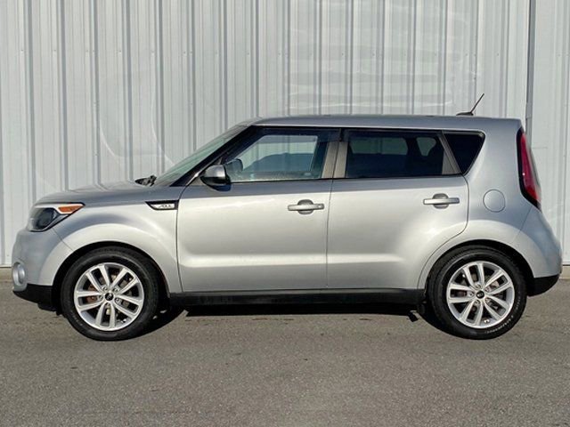 Used 2019  Kia + image 6