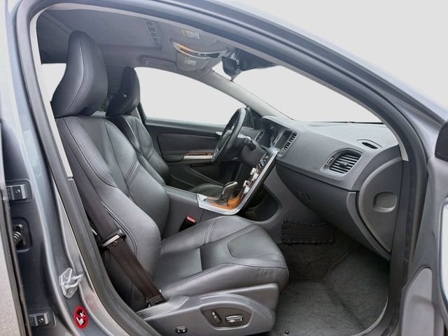 Used 2016 Gray Metallic Volvo T5 Drive-E Premier image 15