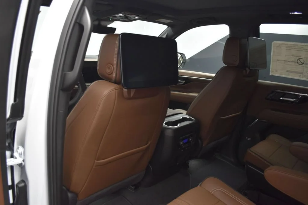 New 2026 Polar White Tricoat Chevrolet High Country image 18