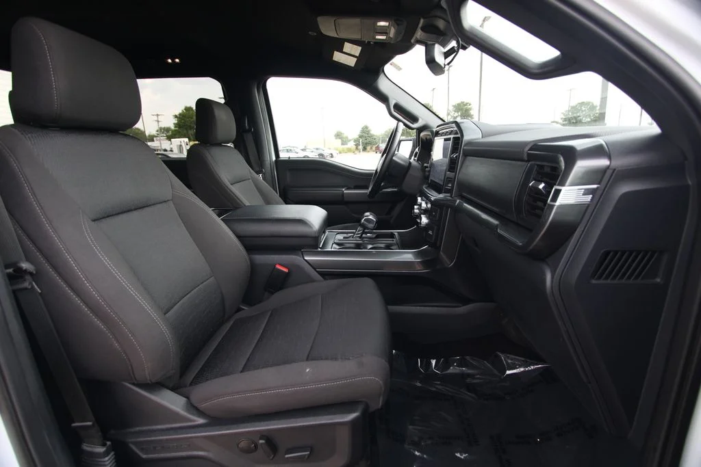 Used 2023 Oxford White Ford XLT image 9