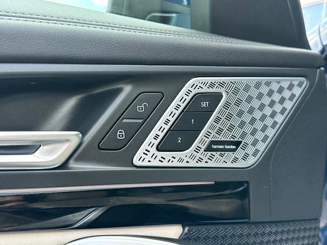 Certified Used 2025 Phytonic Blue Metallic BMW xDrive28i image 19