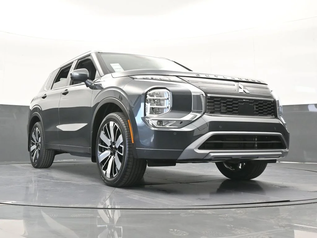 New 2026 Gray Mitsubishi SEL image 63
