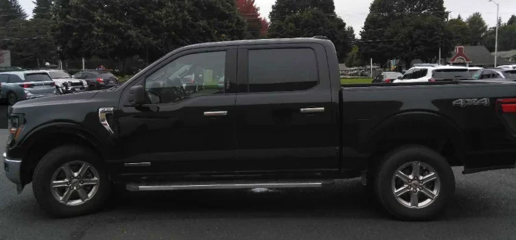 Used 2024 Black Ford XLT image 2
