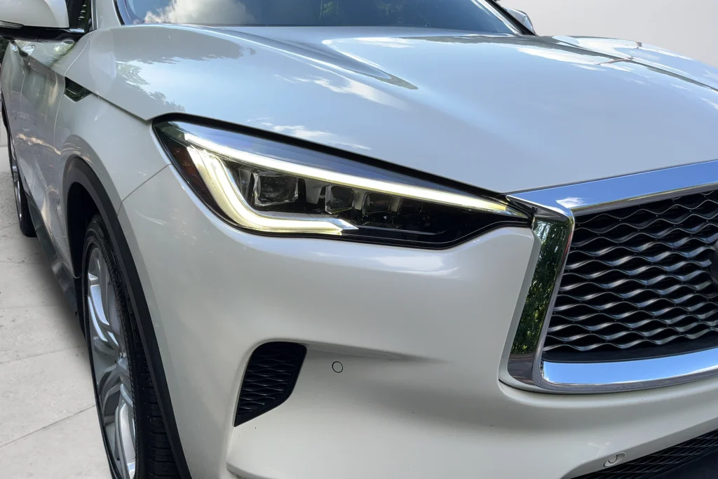 Used 2021 White INFINITI Sensory image 30