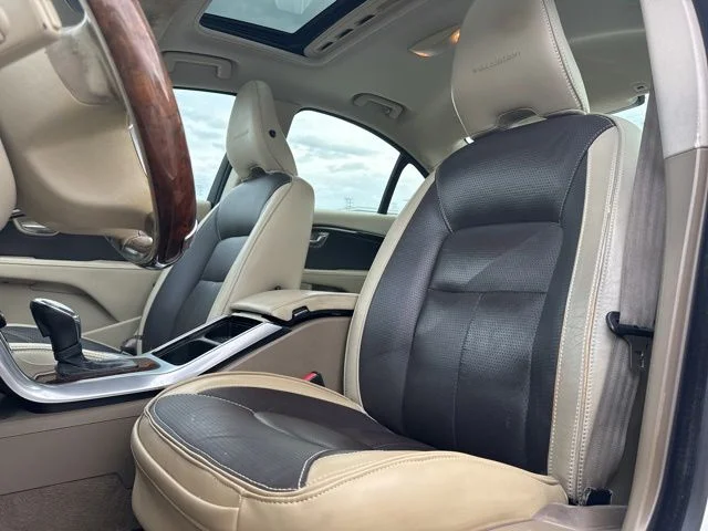Used 2013 White Volvo T6 image 8