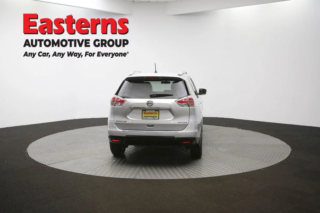 Used 2016 Silver Nissan SV image 34