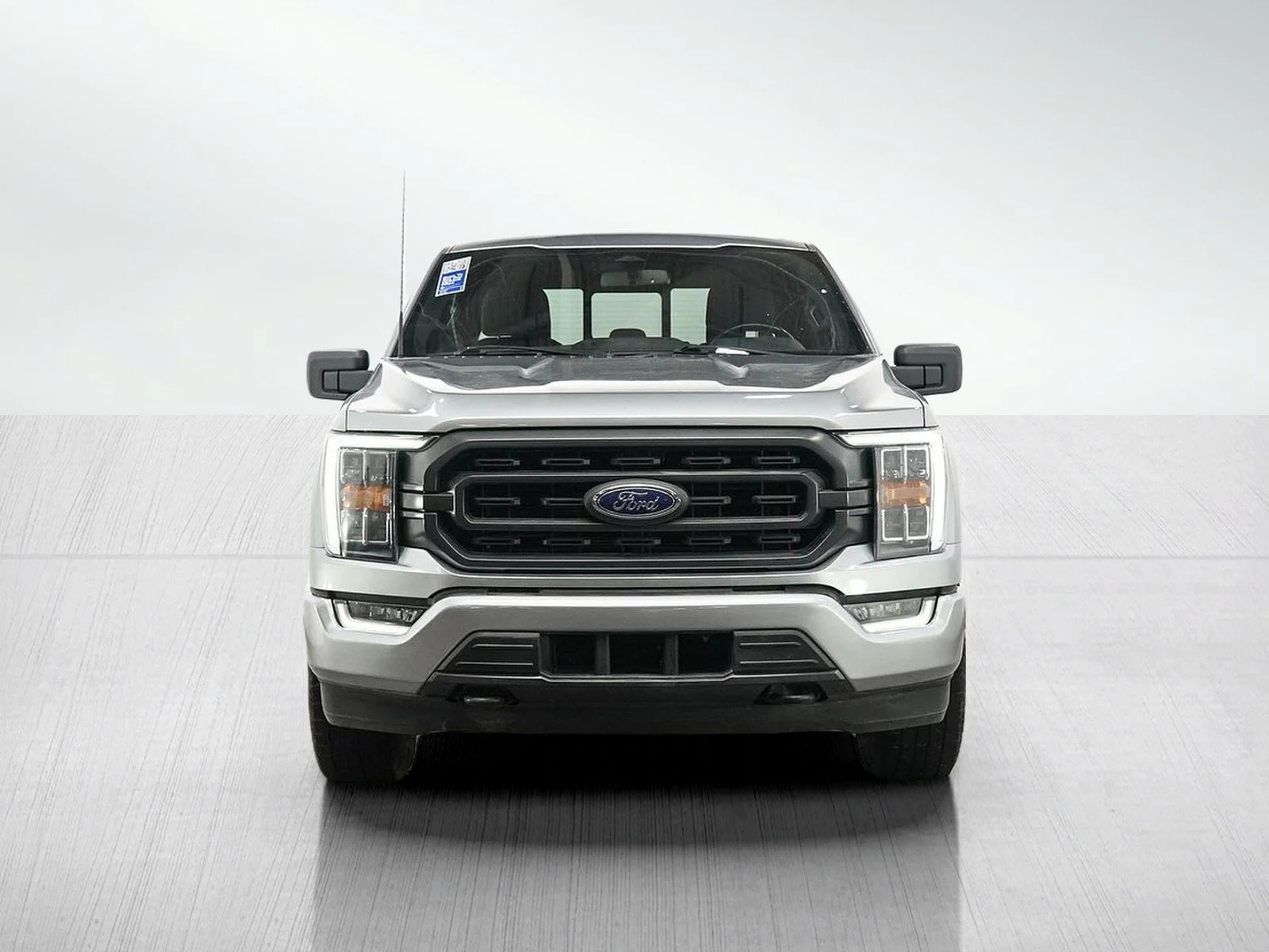 Used 2022  Ford XL image 8