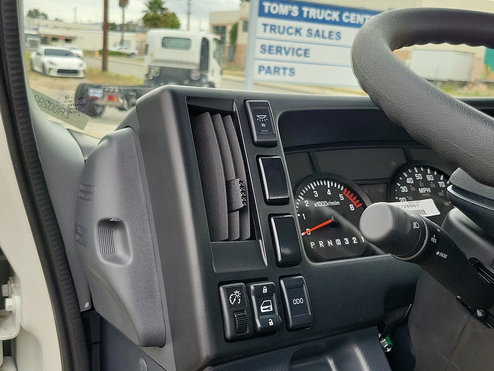 New 2026 ARCTIC WHITE ISUZU  image 21
