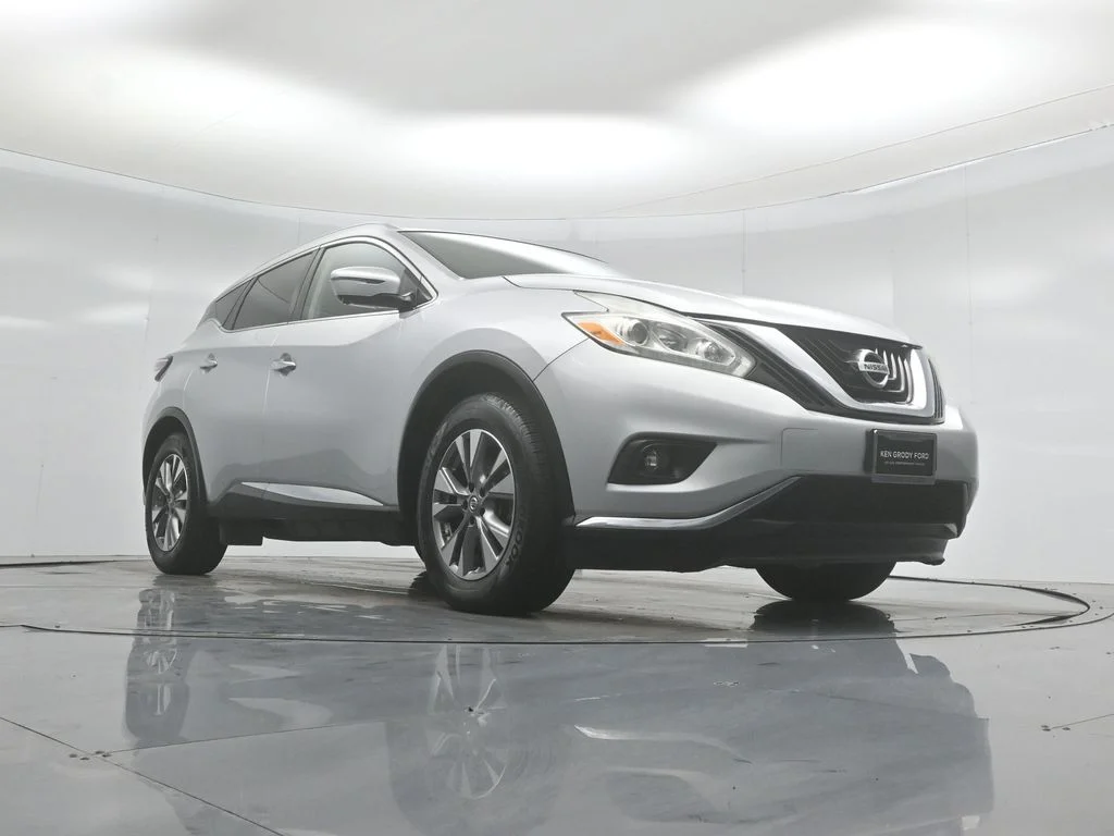 Used 2016 Silver Nissan SL image 42