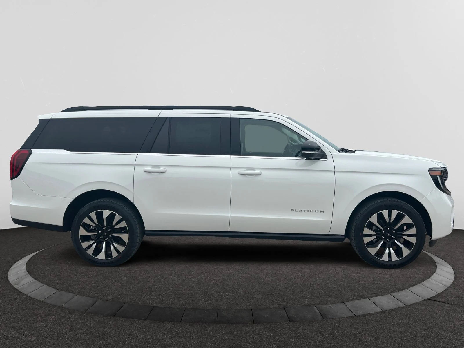 New 2027 Star White Metallic Tri-Coat Ford Platinum Max image 6