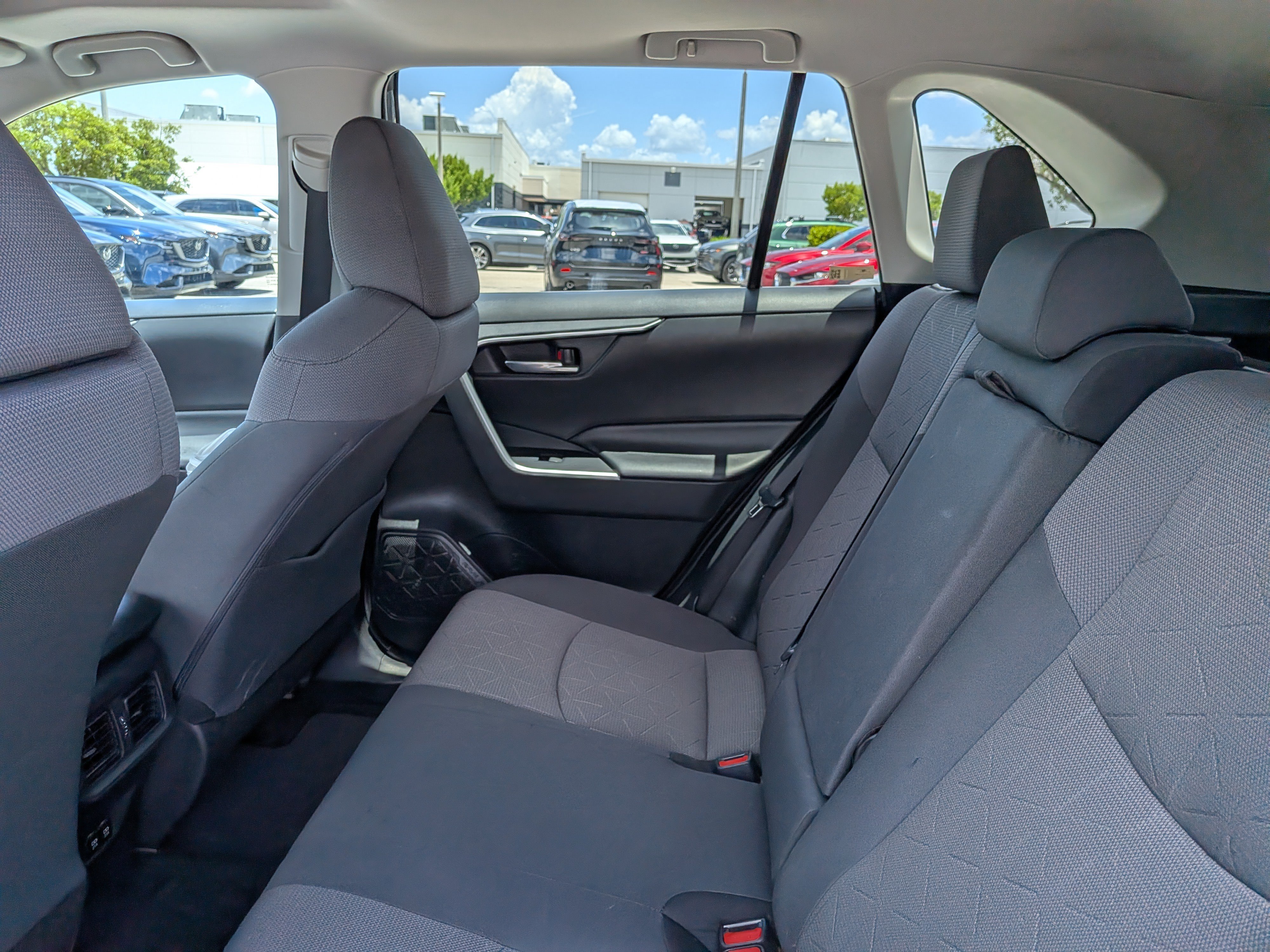 2019 Toyota RAV4 XLE - Photo 14