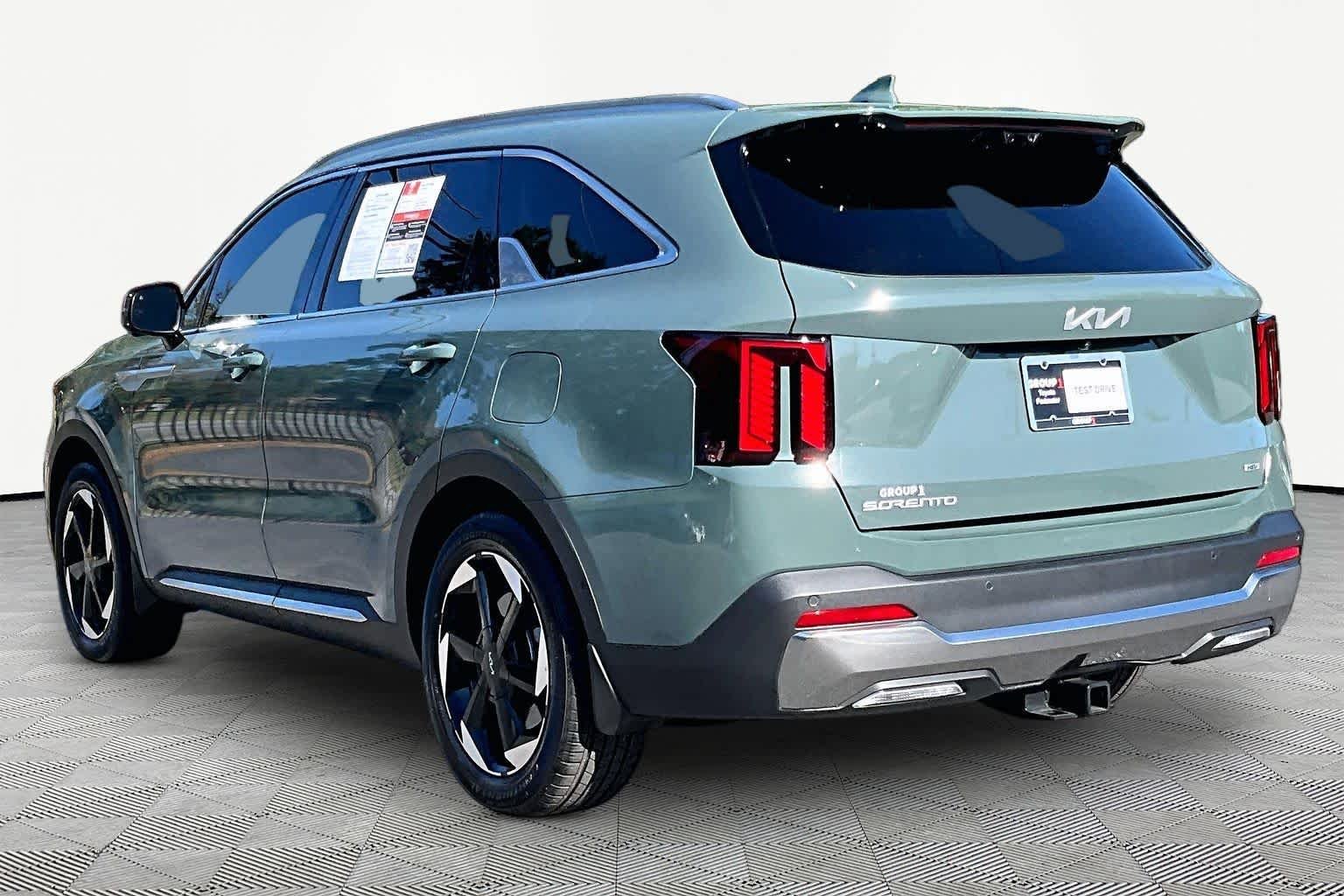 Used 2025 Cityscape Green Kia SX Prestige image 12